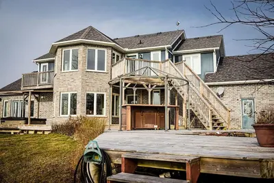 Image de Stunning country retreat with game room and hot tub