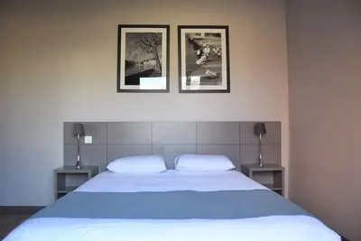 Image de À 20 min du centre-ville | Chambre moderne + WiFi