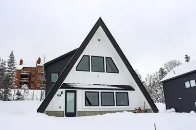 Image de Saddleback Parmachanee 22- easy ski-in/out location on Saddleback!