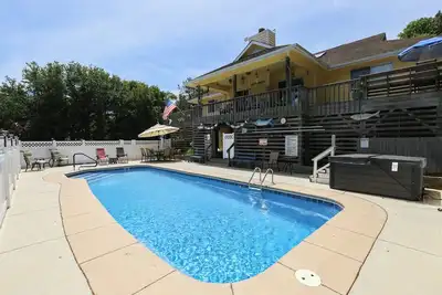 Image de Enjoy everything the Outer Banks has to offer with this home!