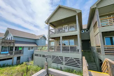 Image de Sunset - Enjoy spectacular views from this Obx oceanfront home