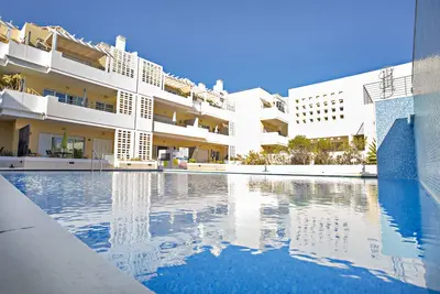 Image de Apt moderne et confortable avec accès à la piscine