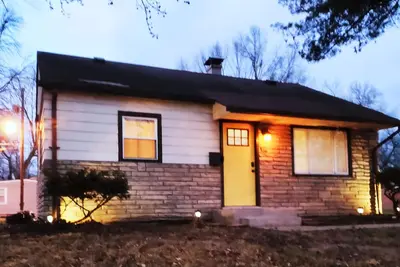 Image de -The 1st Leg- Your Cozy Derby Cottage! 12 min to Churchill 1 min to I-65 3 beds