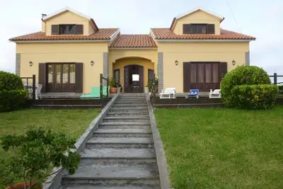 Image de APARTMENT1st floor of 1 casa. Total\/independente. Jardim. Praia 10 min.