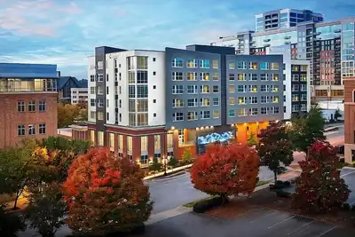 Image de Comfort and Convenience in Downtown Greenville! 3 Large Units w\/ Free Breakfast!