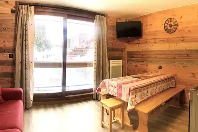 Image de Bel appartement rénové 2 pièces + cabine, 6 pers, balcon, piscine, skis aux pieds