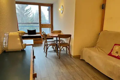 Image de Studio rénové 4 pers · Pied des pistes · Balcon Sud-Ouest · Wifi gratuit · Proche commerces