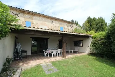 Image de Gîte Tournesol : ferme rénovée avec piscine et vue panoramique sur les Pyrénées
