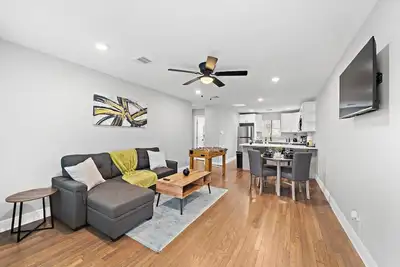 Image de Nr Zoo, Med Center Comfy Apt | Fire Pit Games Bbq