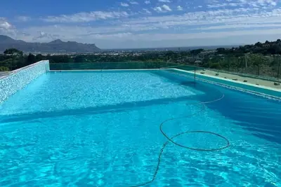 Image de Modern 7 bedroom villa in Somerset West
