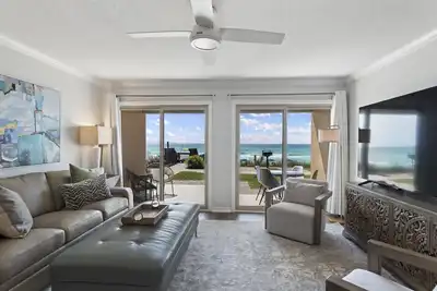 Image de 7-Premier beachfront location! Fully updated paradise! Coral Reef Club