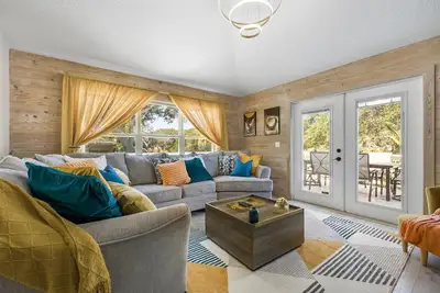 Image de 2 min walk to Beach, 2 King Br, Private Deck, Hot Tub, Grill & Fire Pit, Pets Ok