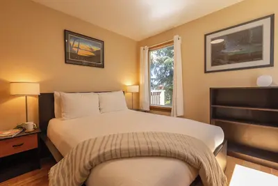 Image de Tonquin Beach I Downtown I Pet I Fireplace I Relax