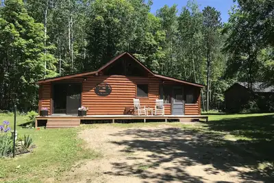 Image de Tiny Cabin On Private 5 Acre Wooded Lot w\/in 1. 5 miles of Woman Lake