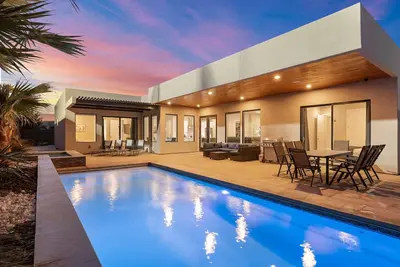 Image de The Whole Cake: 2 Beautiful Homes! 2 Private Pools + Hot Tubs!