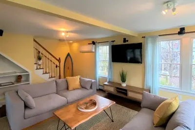 Image de Casa Calypso-10 minutes to Newport and Narragansett. Walk to beach!
