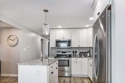 Image de 3 Bdrm/1 Bath - 3 Mins to Downtown - Open to Extensions