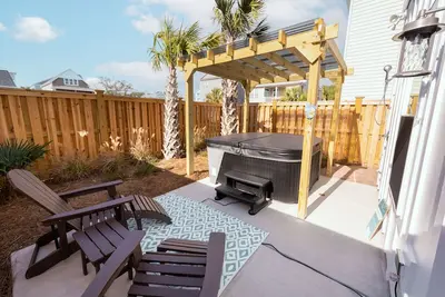 Image de This Beach House is Perfect for your family. 5 minute walk to the beach
