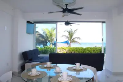 Image de Beach Front Renewed Apartment