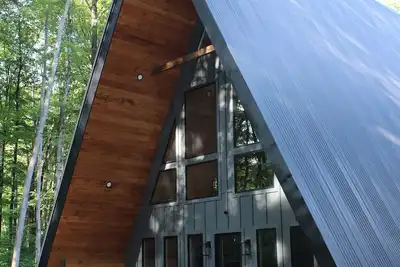 Image de New Custom A-Frame in Swinging Bridge Lake Community