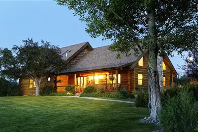 Image de Yellowstone Inspired Lodge - Two Fireplaces