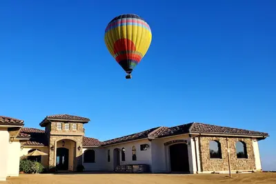 Image de Romantic 1 Bedroom Villa Overlooking the Vineyards with Incredible Views!
