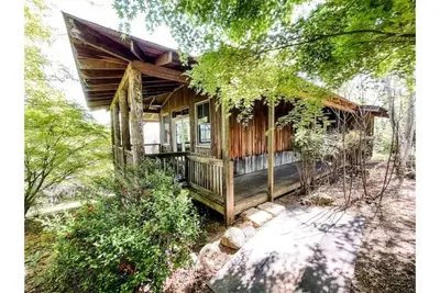 Unique Cypress cottage, close to Charlottesville with mountain views.