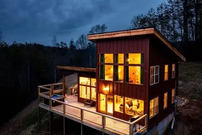 Image de Luxury New Build on 2 Acres with Hot Tub, Epic Fire Pit and Modern Touches!