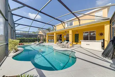 Image de Large spacious 5 bed 5 bath home with no rear neighbors and themed bedrooms