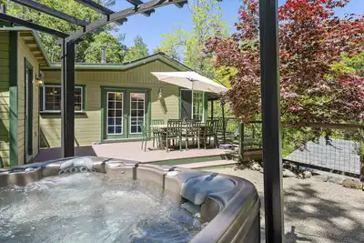 Image de Caz-A-Verde ~ Beautiful Spot along well-known cycle route, hot tub, forest