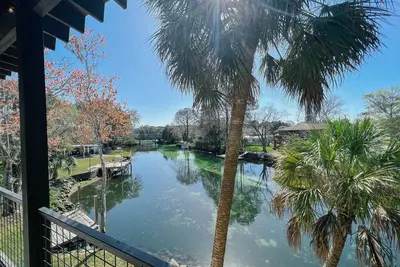 Image de Cozy oasis on the river, perfect for family or romantic getaway!