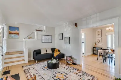 Image de Fantabulous 2br Oakley home! One block to popular Oakley square!