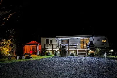 Image de 2-Bedroom Park Model Trailer 5 Minutes to Oregon Dunes National Recreation Area