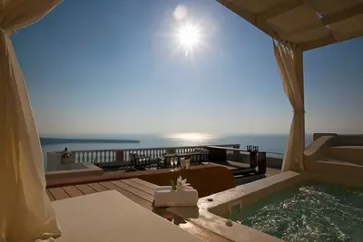 Beautiful Santorini Villa | Cozy Nest Villa | 1 Bedrooms | Indoor Jacuzzi & Astounding Caldera View | Oia