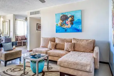 Image de 7th-floor apt near the beach with outdoor pool, elevator, balcony, washer\/dryer