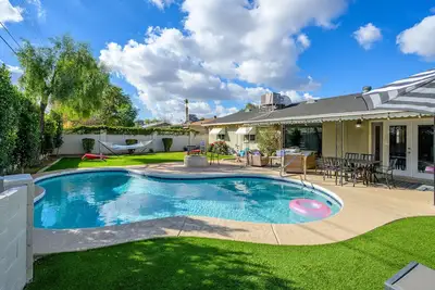 Image de Old Town 4br Gem | Pool, Firepit, WiFi, & Games!