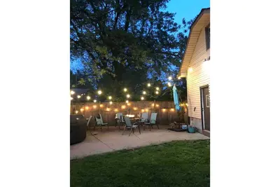 Image de King Bed - Entire Home - Private corner lot