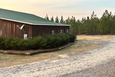 Image de 2 bedroom huntbox located on 220 acre farm close to H Cooper Black.