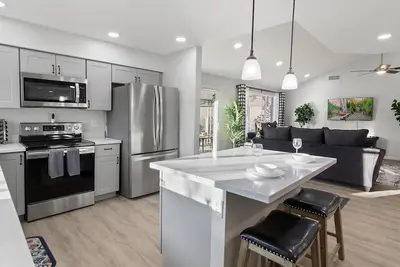 Image de Hot tub, Pool, Hammock, KingBed, Patio, No CHOREs