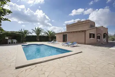 2-Bedroom House, A/C, Private Pool & Garden on the Outskirts of Santanyi - 15 mins walk to the Town