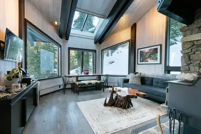 Image de Modern~Cozy Mountain Getaway 3 Beds Max 6 adults