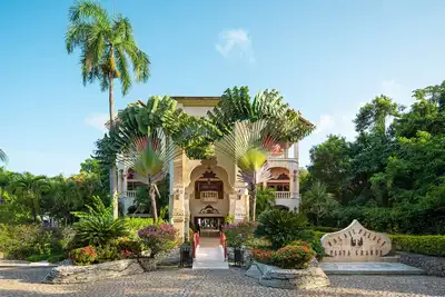 Gorgeous Balaji Palace with Private Beach