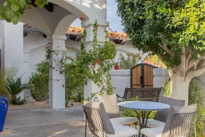 Image de Coachella and Stagecoah resort style home for some RnR
