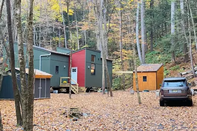 Image de Cozy loft cottage with a flowing trout brook