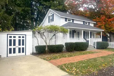 Image de This enchanting pet-friendly home is walking distance to the heart of downtown