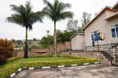 Image de Entire artistic house 5mins from Convention Centre
