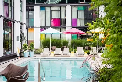 Image de Boston Getaway! Minutes from Boston Tea Party Ship & Museum! Pets Allowed, Pool!