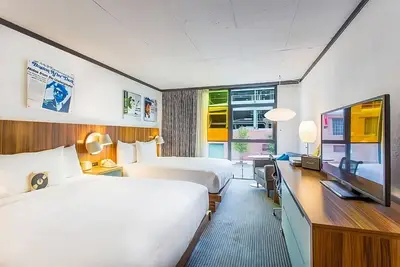 Image de Boston Getaway! Minutes from Boston Tea Party Ship & Museum! Pets Allowed, Pool!