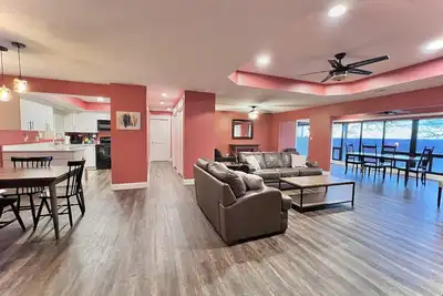 Image de Large Family Friendly Condo at the Lake of the Ozarks