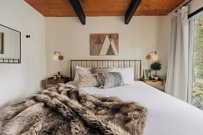 Image de Firefly · We Love Dogs | Hot Tub|Ev Charger | Lux Cabin Getaway